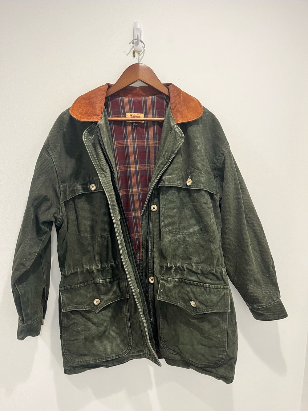 FRONTIER Vintage Barn Jacket Olive Green Jacket Suede Collar & Plaid Lining